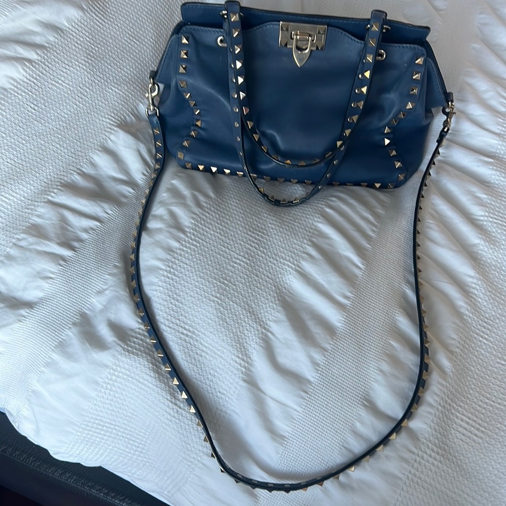 Valentino Garavani bag. crossbody and handle bag.